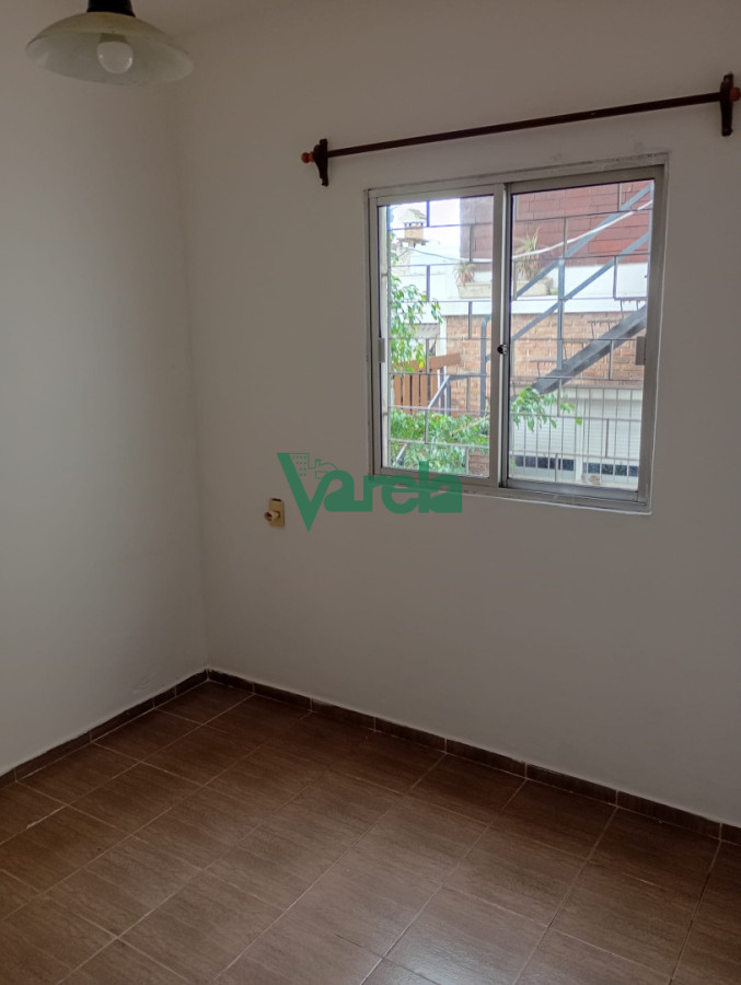Apartamento ID.21781 - Venta apartamento, Malvín, 2 dorm, 1 baños, patio, a metros de la Rambla