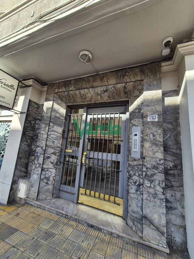 Apartamento ID.22633 - Apartamento en alquiler en Cordon a metros de 18, 2 dormitorios, terraza, servicio