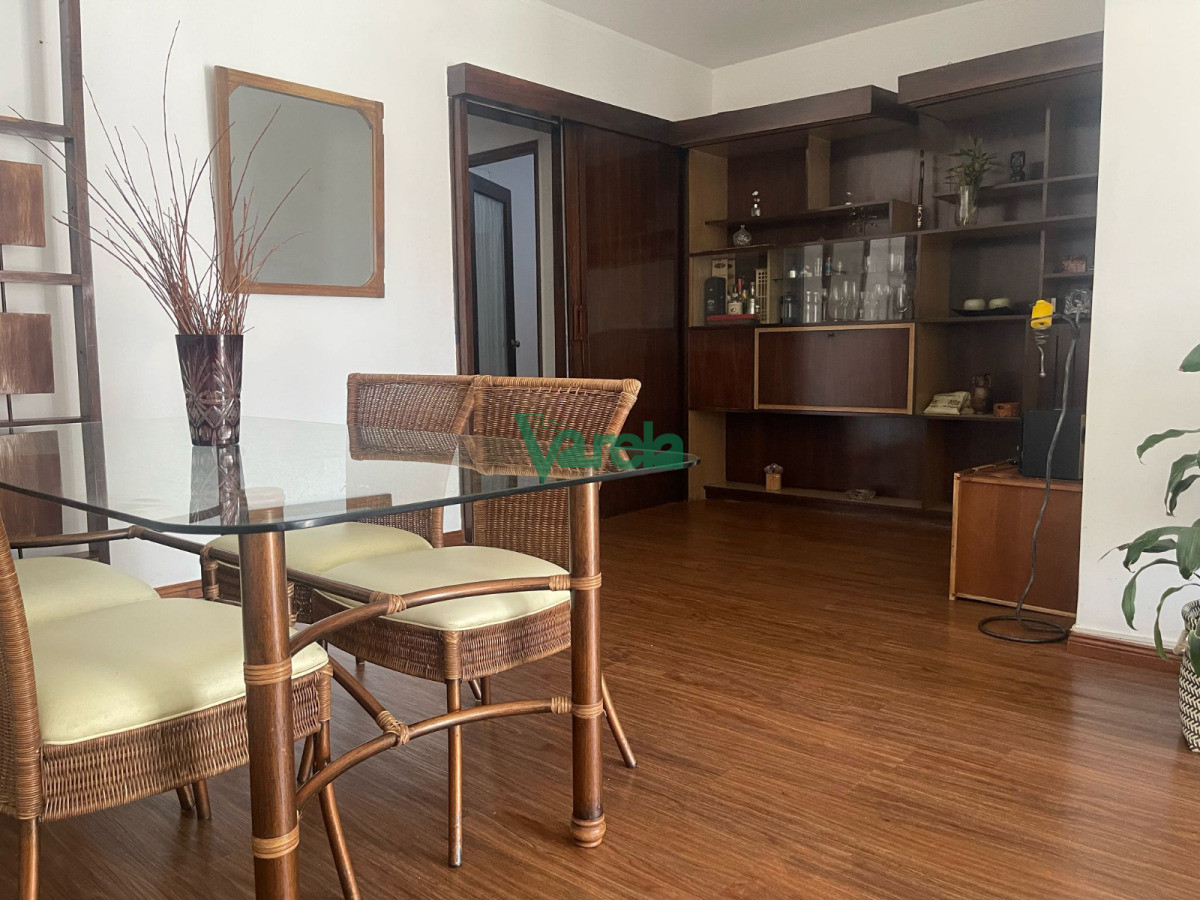 Casa ID.22783 - Venta Casa Buceo, 3 dormitorios, 3 baños, fondo, 240 m2 en 489 de terreno, amplia, luminosa, buenas terminaciones