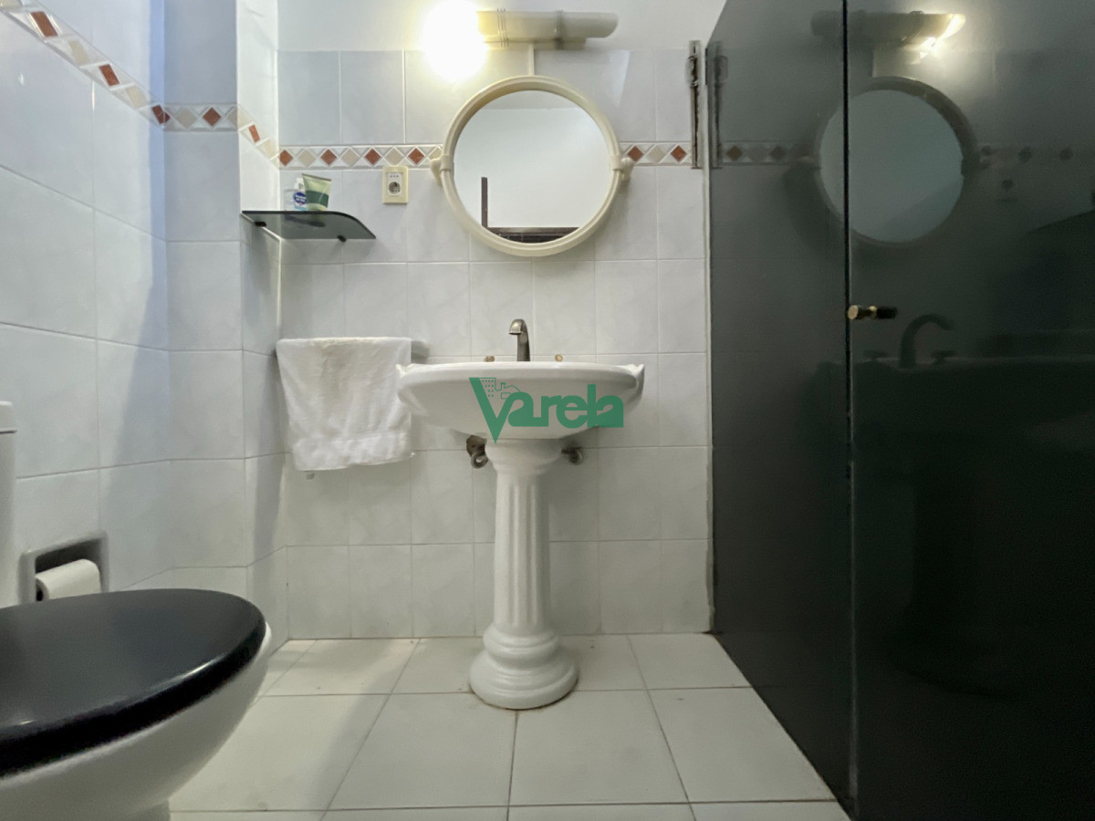 Casa ID.22783 - Venta Casa Buceo, 3 dormitorios, 3 baños, fondo, 240 m2 en 489 de terreno, amplia, luminosa, buenas terminaciones