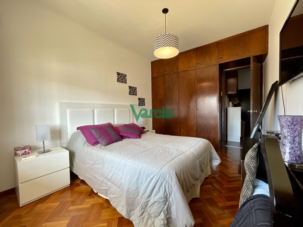 Casa ID.22783 - Venta Casa Buceo, 3 dormitorios, 3 baños, fondo, 240 m2 en 489 de terreno, amplia, luminosa, buenas terminaciones