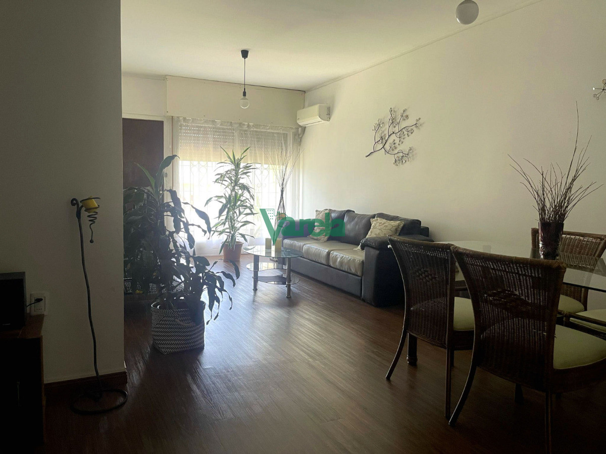 Casa ID.22783 - Venta Casa Buceo, 3 dormitorios, 3 baños, fondo, 240 m2 en 489 de terreno, amplia, luminosa, buenas terminaciones