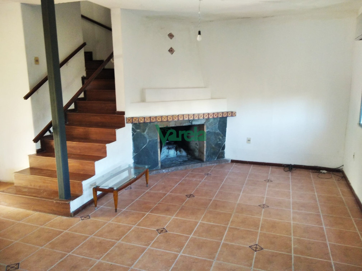 Casa ID.22662 - Venta casa Punta Gorda, 3 dorm, servicio, estar 2 baños, 2 garajes, padrón único muy cerca del mar