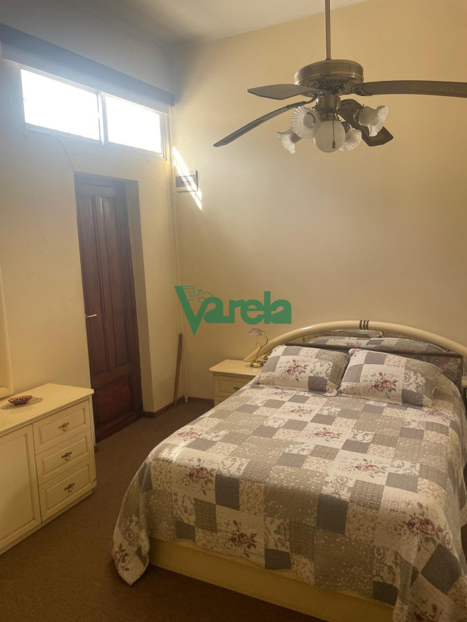 Casa ID.22715 - Venta casa Pocitos, 3 dorm,3 baños, estar enorme con hogar a leña, escritorio, fondo,padrón único,garaje