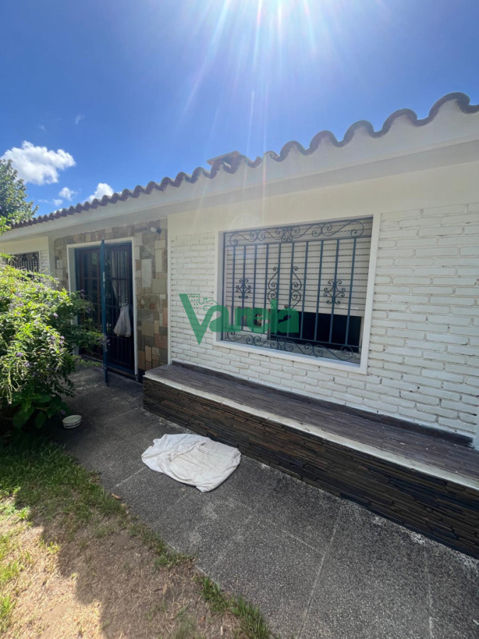 Casa ID.22949 - Venta de casa en Salinas sur, 2 dormitorios, apartamento y piscina