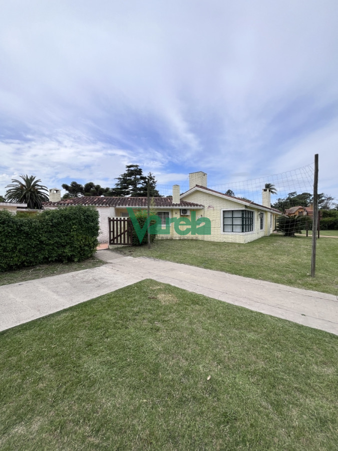 Casa ID.22041 - Casa ,local en venta Pinar sur sobre principal!