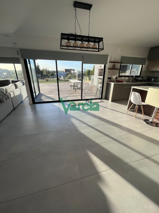 Casa ID.22168 - venta muy buena casa en colinas de carrasco 3 dormitorios 3 baños jacuzzi