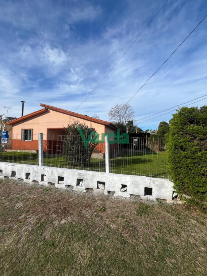 Casa ID.23070 - Venta de casa en Salinas, chalé de tejas, 3 dormitorios