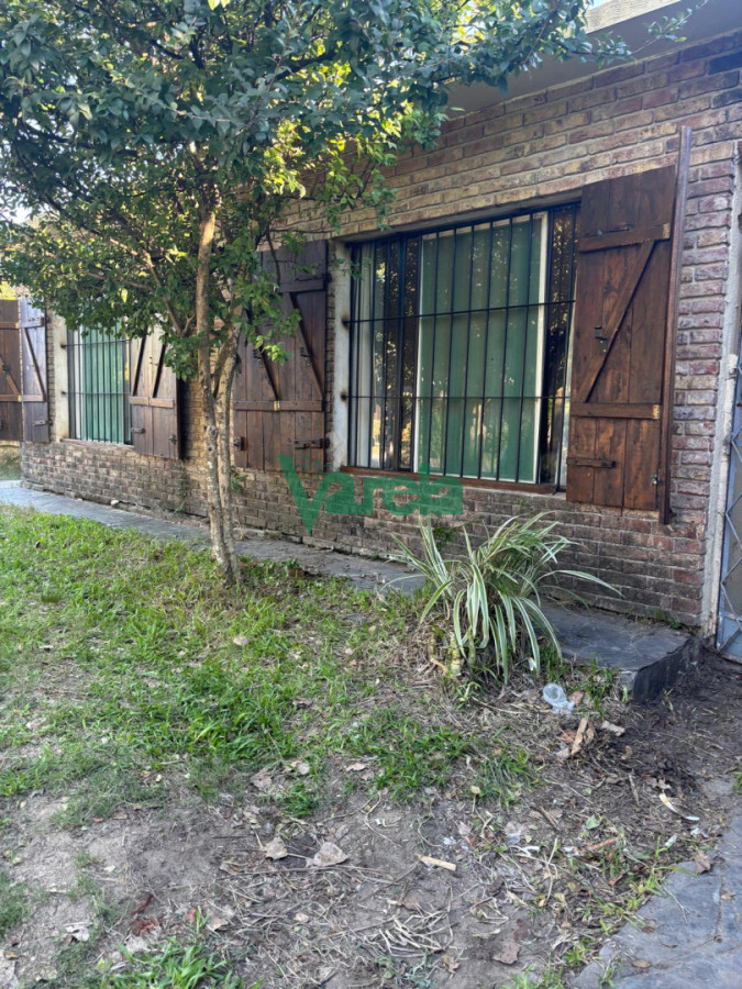 Casa ID.23007 - Casa en alquiler en Lagomar Sur de 4 dormitorios y 2 baños