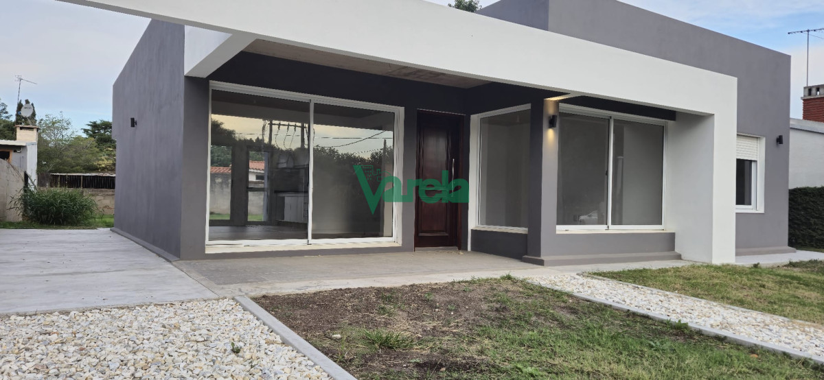 Casa ID.22216 - Venta Casa, Villa Argentina, 3 dormitorios, 2 baños, cerca de la playa.