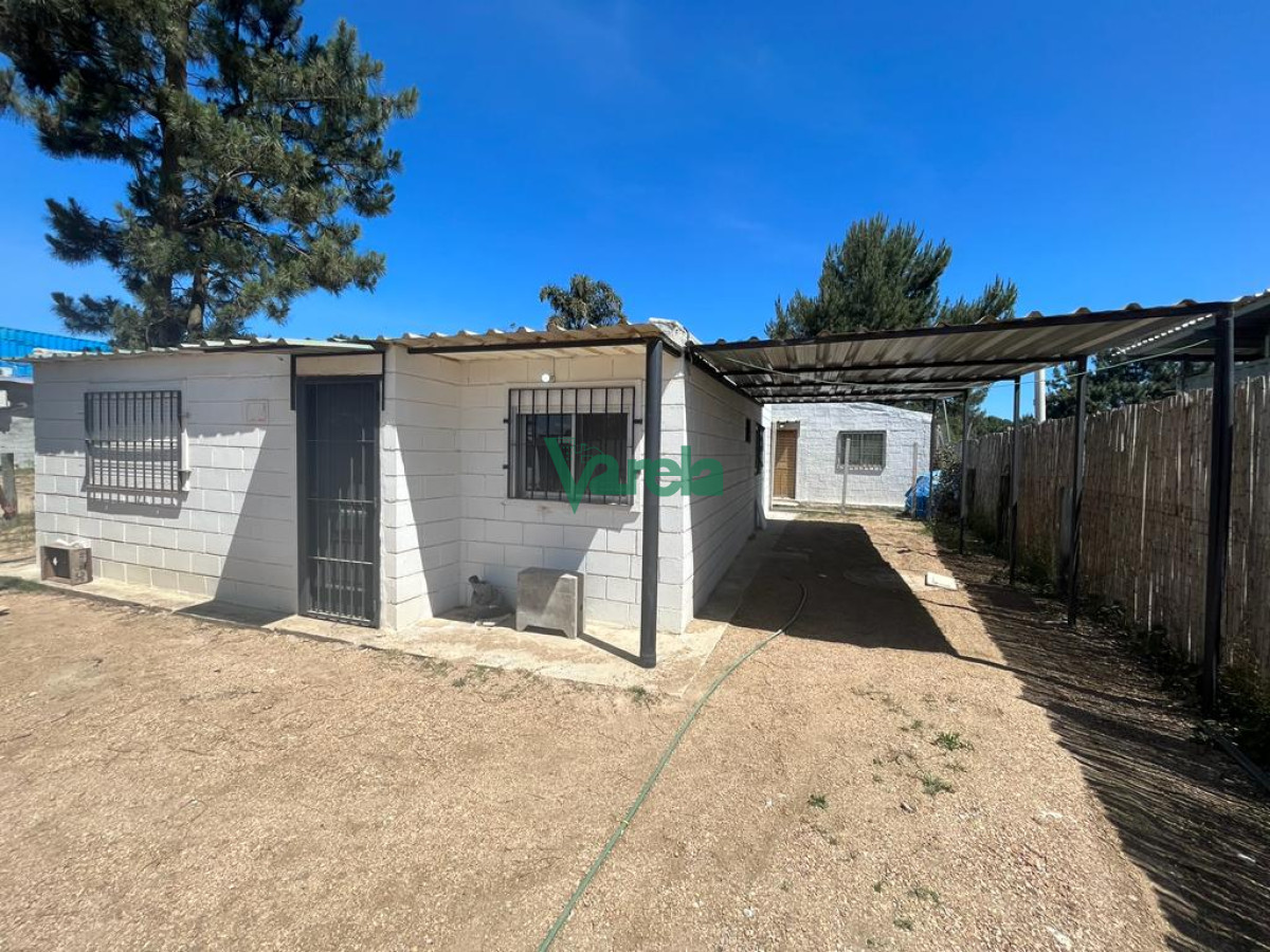 Casa ID.21573 - Casa en alquiler Solymar 1 dormitorio, jardin, cochera y patio
