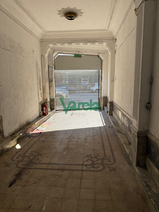 Casa ID.22693 - Venta Casa Padron Unico Cochera 3 autos 5 Dormitorios La Comercial