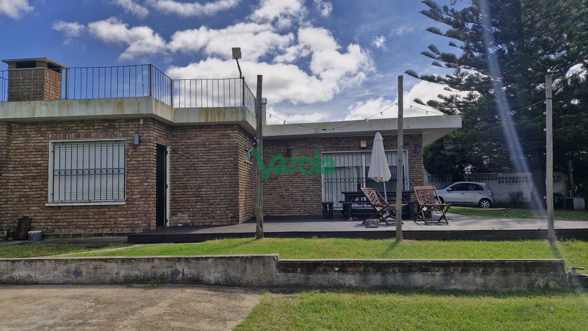 Casa ID.22587 - Casa venta Solymar sobre rambla, 2 dormitorios, fondo y  barbacoa