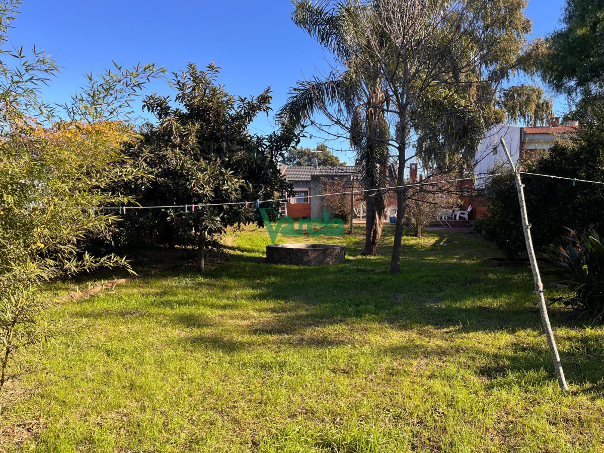 Casa ID.22687 - Venta casa en Solymar Sur, 2 dormitorios, living con hogar, fondo con parrillero y garage