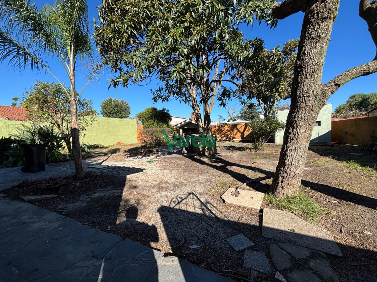 Casa ID.22659 - Excelente chale de tejas sobre avenida