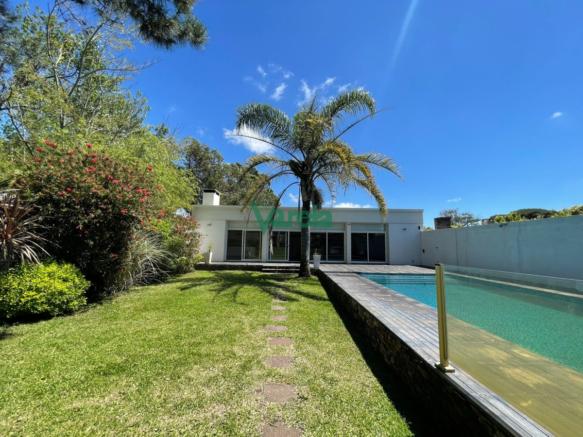Casa ID.21984 - Casa de 4 dormitorios con piscina sobre la rambla de Atlantida