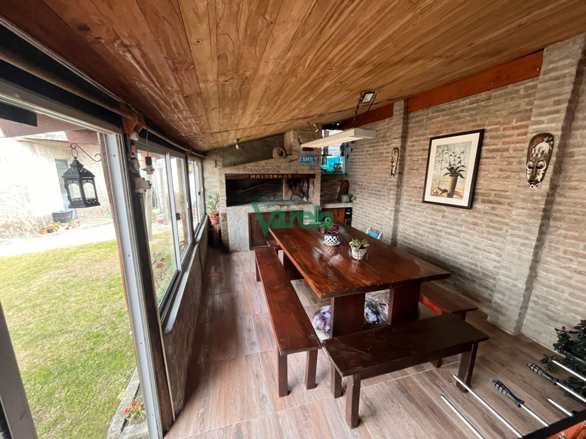 Casa ID.23074 - Casa en venta en Lagomar de 2 dormitorios, mas apto de 3 dorm