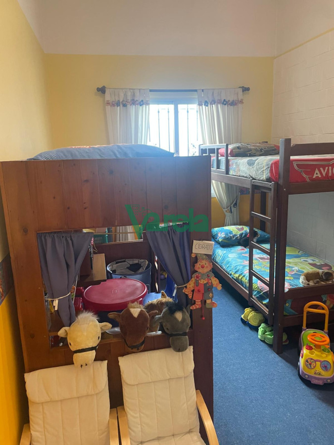 Casa ID.22715 - Venta casa Pocitos, 3 dorm,3 baños, estar enorme con hogar a leña, escritorio, fondo,padrón único,garaje