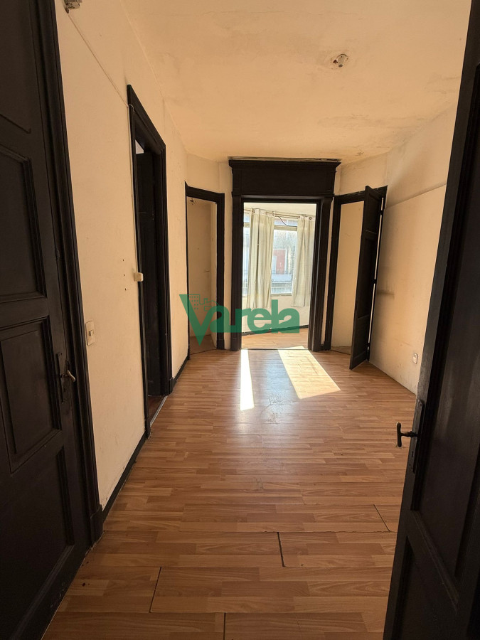 Casa ID.22693 - Venta Casa Padron Unico Cochera 3 autos 5 Dormitorios La Comercial
