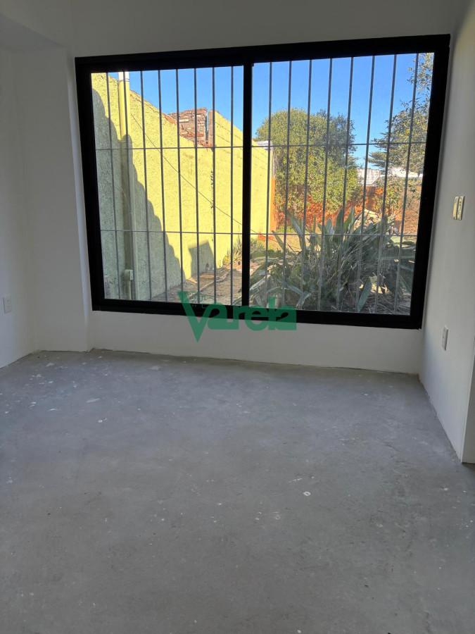 Casa ID.22659 - Excelente chale de tejas sobre avenida