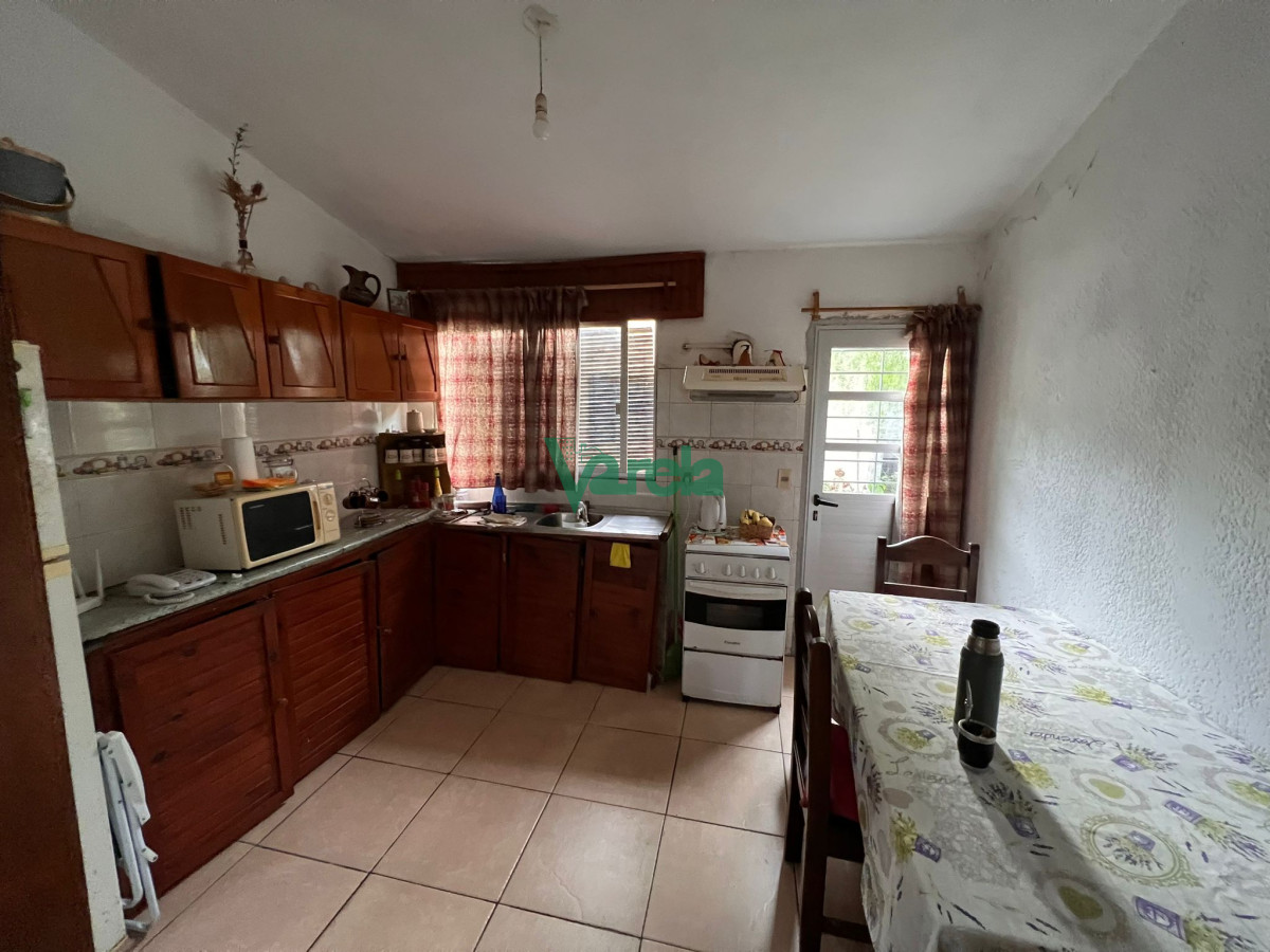 Casa ID.21755 - Una casa y dos aptos en venta en Salinas ideal renta