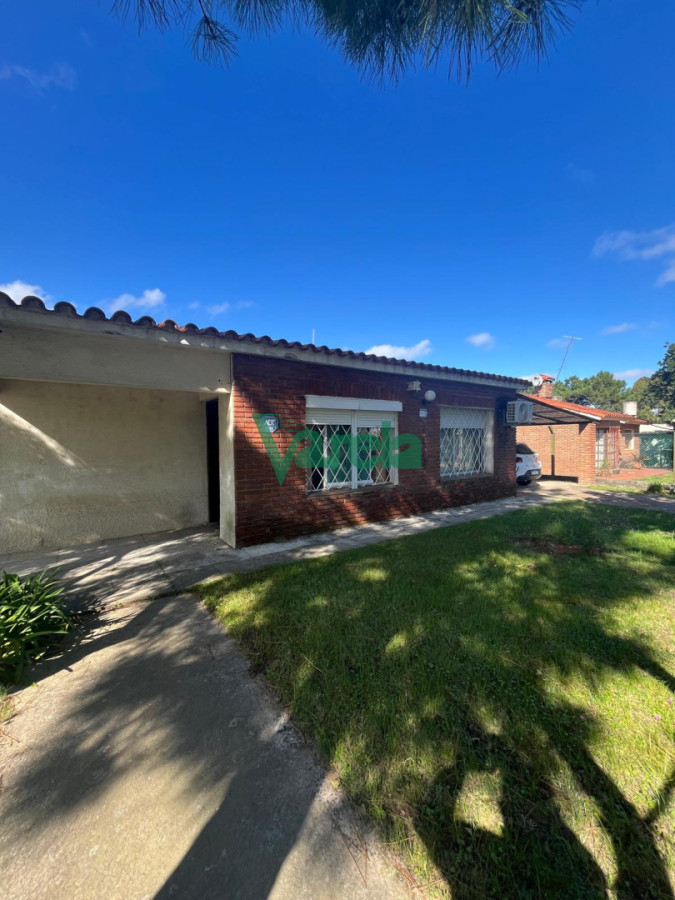 Casa ID.23009 - Venta de casa en Salinas, 2 dormitorios, estufa leña, parrillero