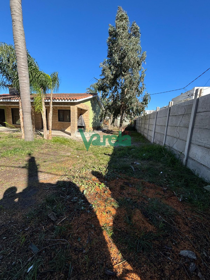 Casa ID.22659 - Excelente chale de tejas sobre avenida