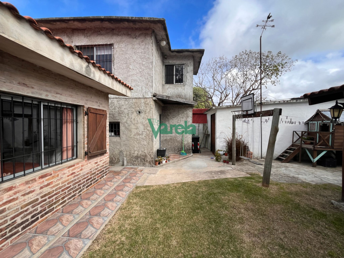 Casa ID.23074 - Casa en venta en Lagomar de 2 dormitorios, mas apto de 3 dorm