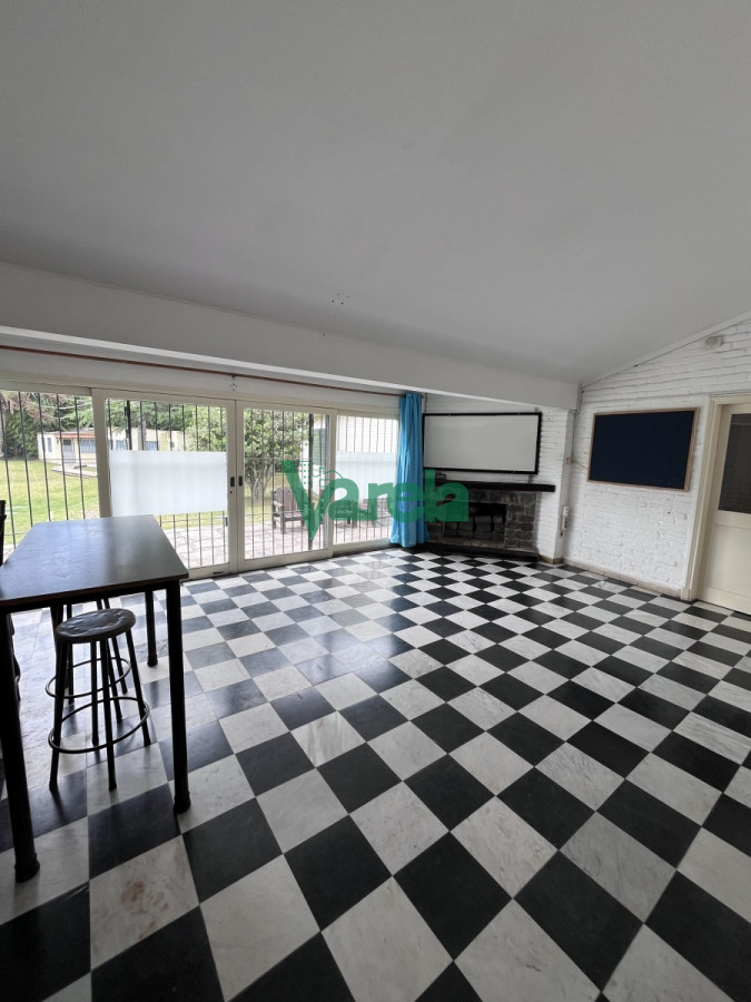 Casa ID.22041 - Casa ,local en venta Pinar sur sobre principal!