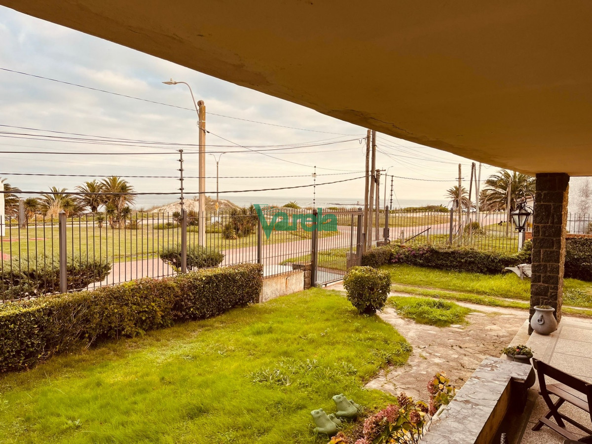 Casa ID.21719 - Venta casa en Atlantida, 4 dorm, 3 baños, estufa leña, vista al mar