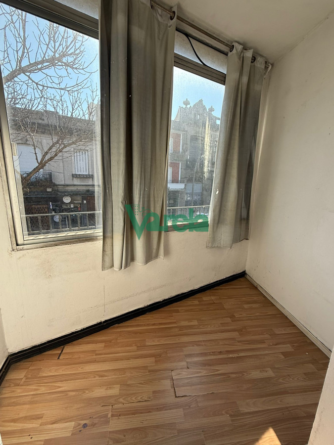 Casa ID.22693 - Venta Casa Padron Unico Cochera 3 autos 5 Dormitorios La Comercial