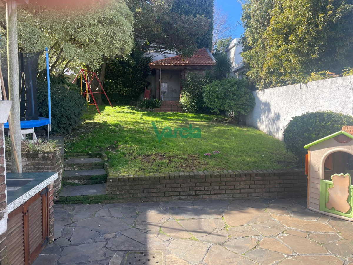 Casa ID.22715 - Venta casa Pocitos, 3 dorm,3 baños, estar enorme con hogar a leña, escritorio, fondo,padrón único,garaje