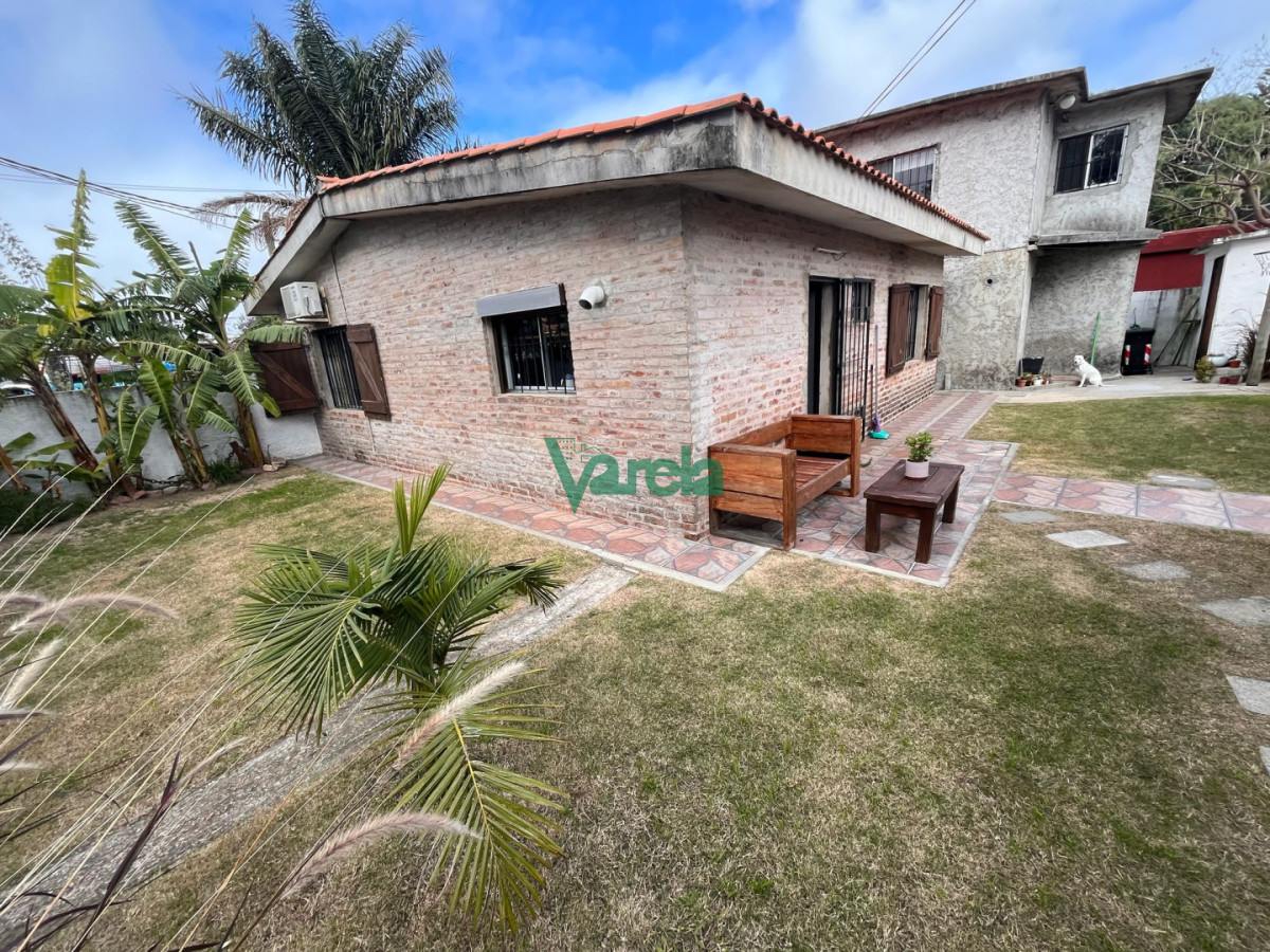 Casa ID.23074 - Casa en venta en Lagomar de 2 dormitorios, mas apto de 3 dorm