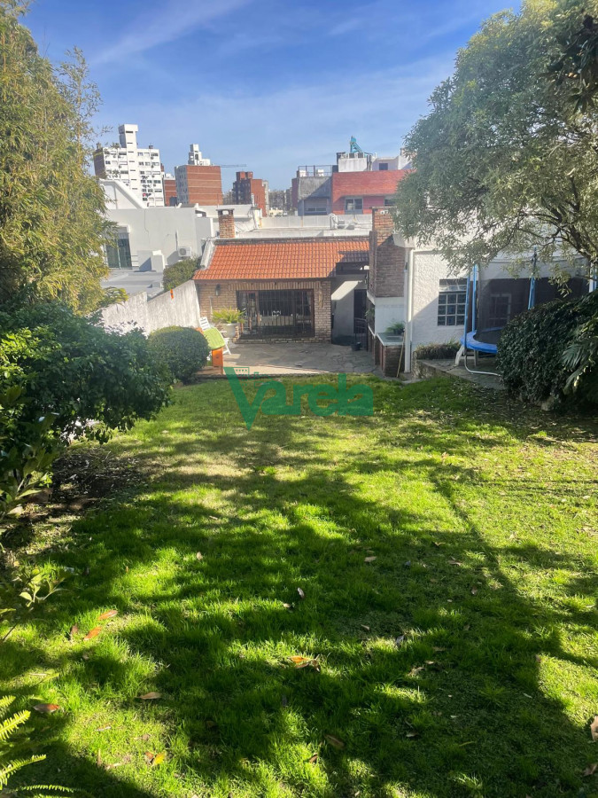 Casa ID.22715 - Venta casa Pocitos, 3 dorm,3 baños, estar enorme con hogar a leña, escritorio, fondo,padrón único,garaje