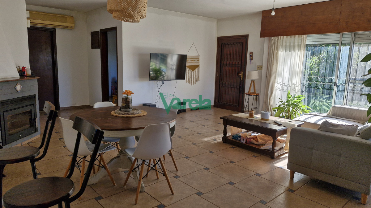 Casa ID.22587 - Casa venta Solymar sobre rambla, 2 dormitorios, fondo y  barbacoa