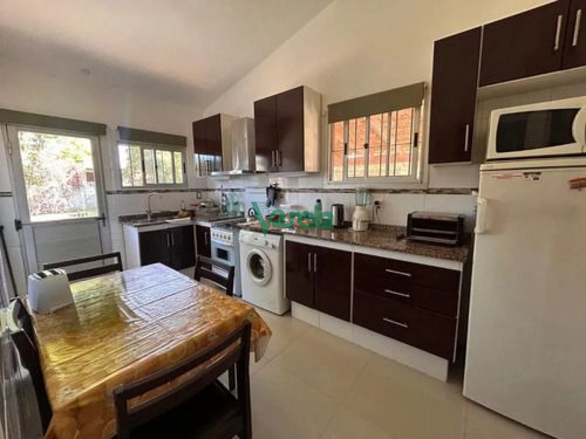 Casa ID.23094 - Chalet en venta Parque de Carrasco 2 dormitorios 2 baños y parque con parrillero