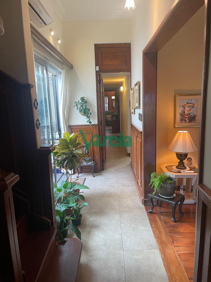Casa ID.22715 - Venta casa Pocitos, 3 dorm,3 baños, estar enorme con hogar a leña, escritorio, fondo,padrón único,garaje