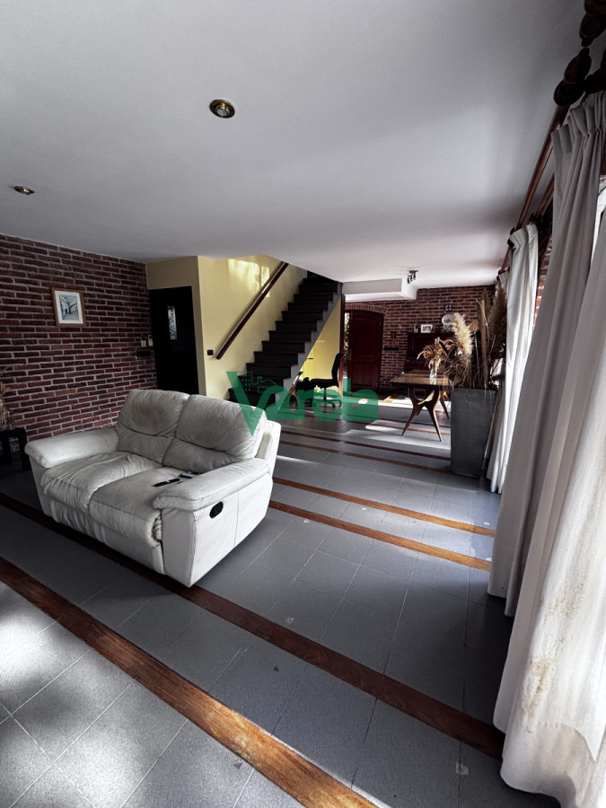 Casa ID.22717 - Casa mas local en venta 3 dormitorios 3 baños en El Pinar sur