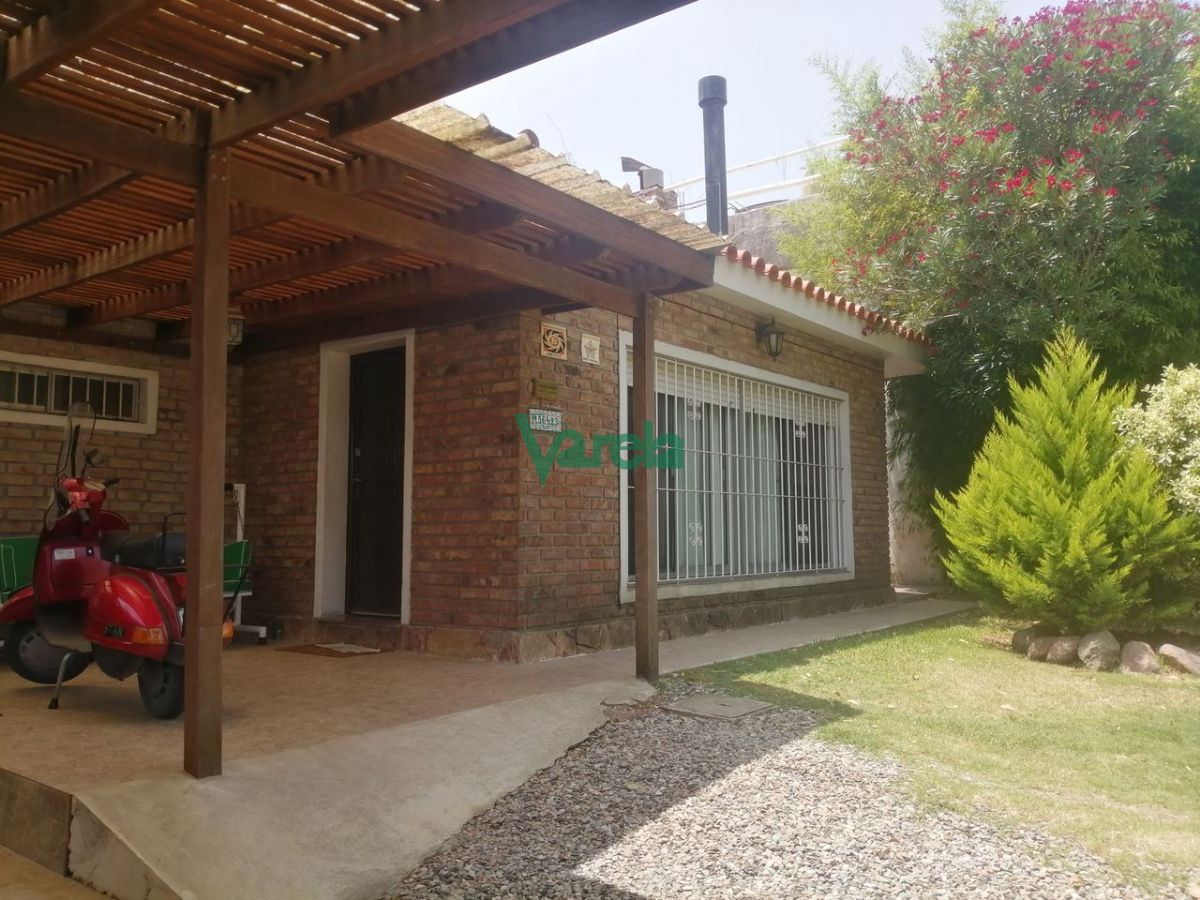 Casa ID.20284 - Venta casa Shangrilá sur, 3 dormitorios, 2 baños. A metros de Rambla 