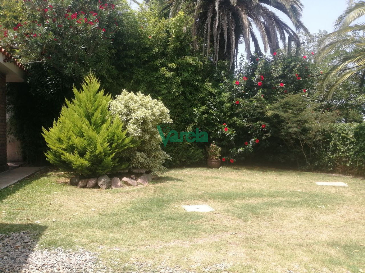 Casa ID.20284 - Venta casa Shangrilá sur, 3 dormitorios, 2 baños. A metros de Rambla 
