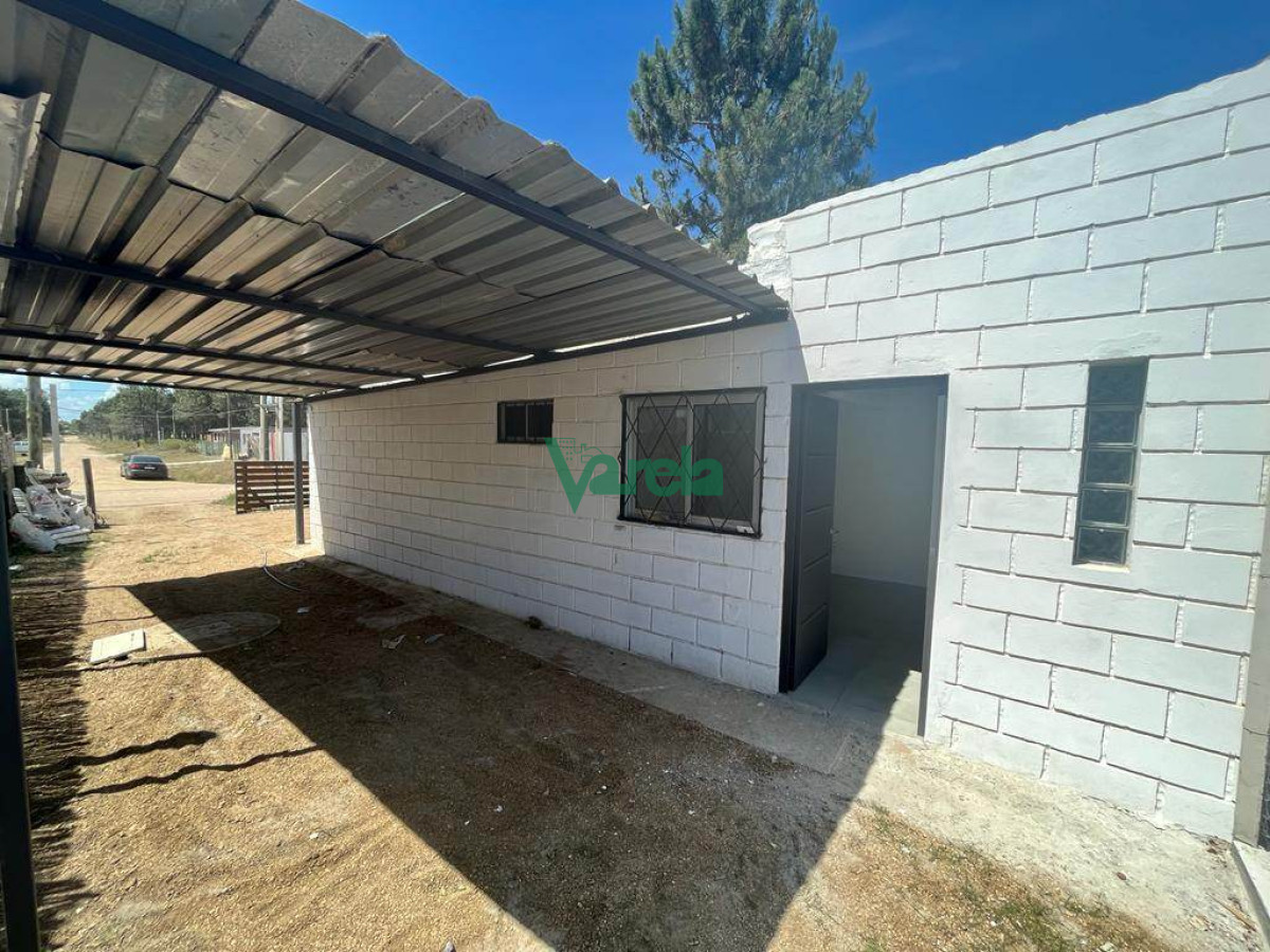 Casa ID.21573 - Casa en alquiler Solymar 1 dormitorio, jardin, cochera y patio