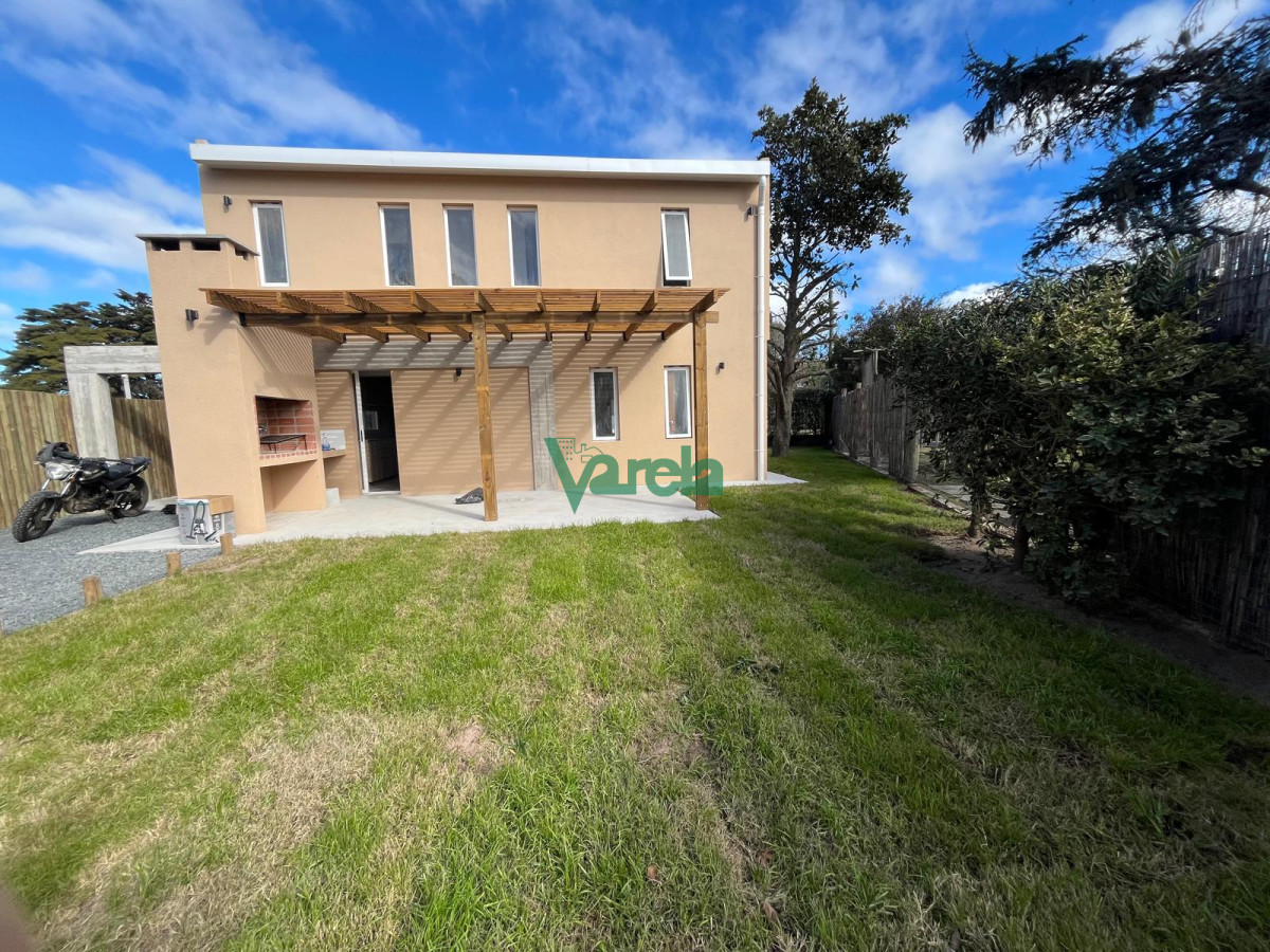 Casa ID.22359 - Venta  Shangrilá al sur próximo a Rambla con saneamiento