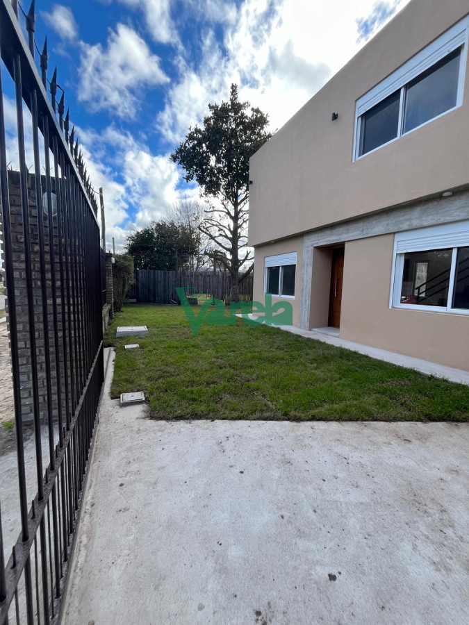 Casa ID.22359 - Venta  Shangrilá al sur próximo a Rambla con saneamiento