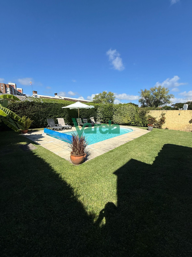 Casa ID.22595 - Casa en venta Malvin 3 dormitorios 3 baños y piscina