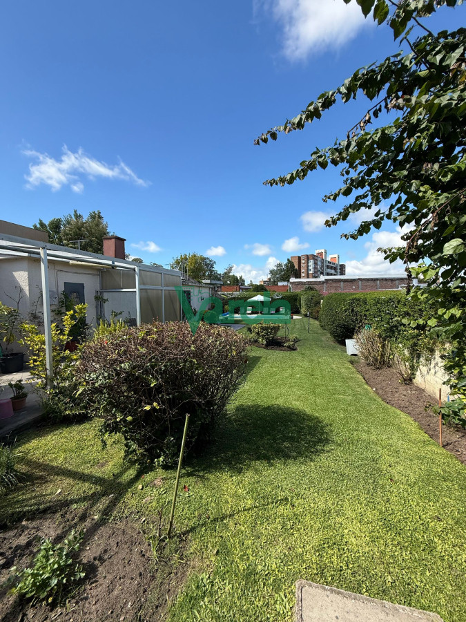 Casa ID.22595 - Casa en venta Malvin 3 dormitorios 3 baños y piscina