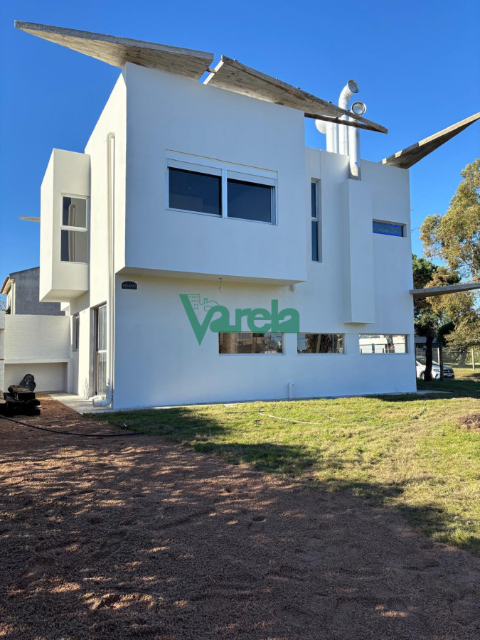 Casa ID.22658 - Casa en venta en Lagomar a estrenar próximo a Rambla 3 dormitorios