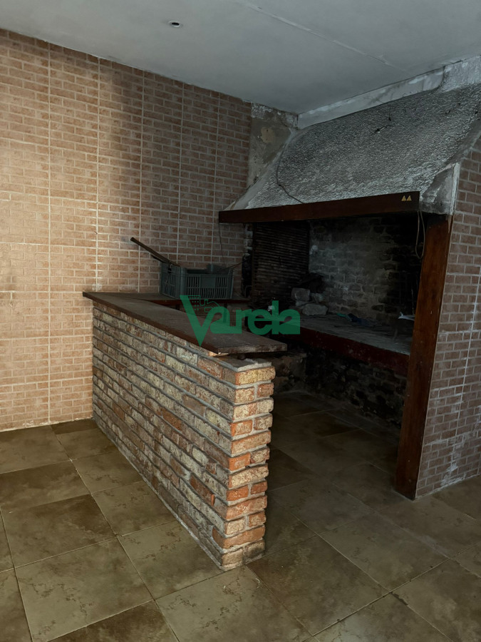 Casa ID.22694 - Venta Casa 5 dormitorios 2 Baños Garage 3 autos La comercial