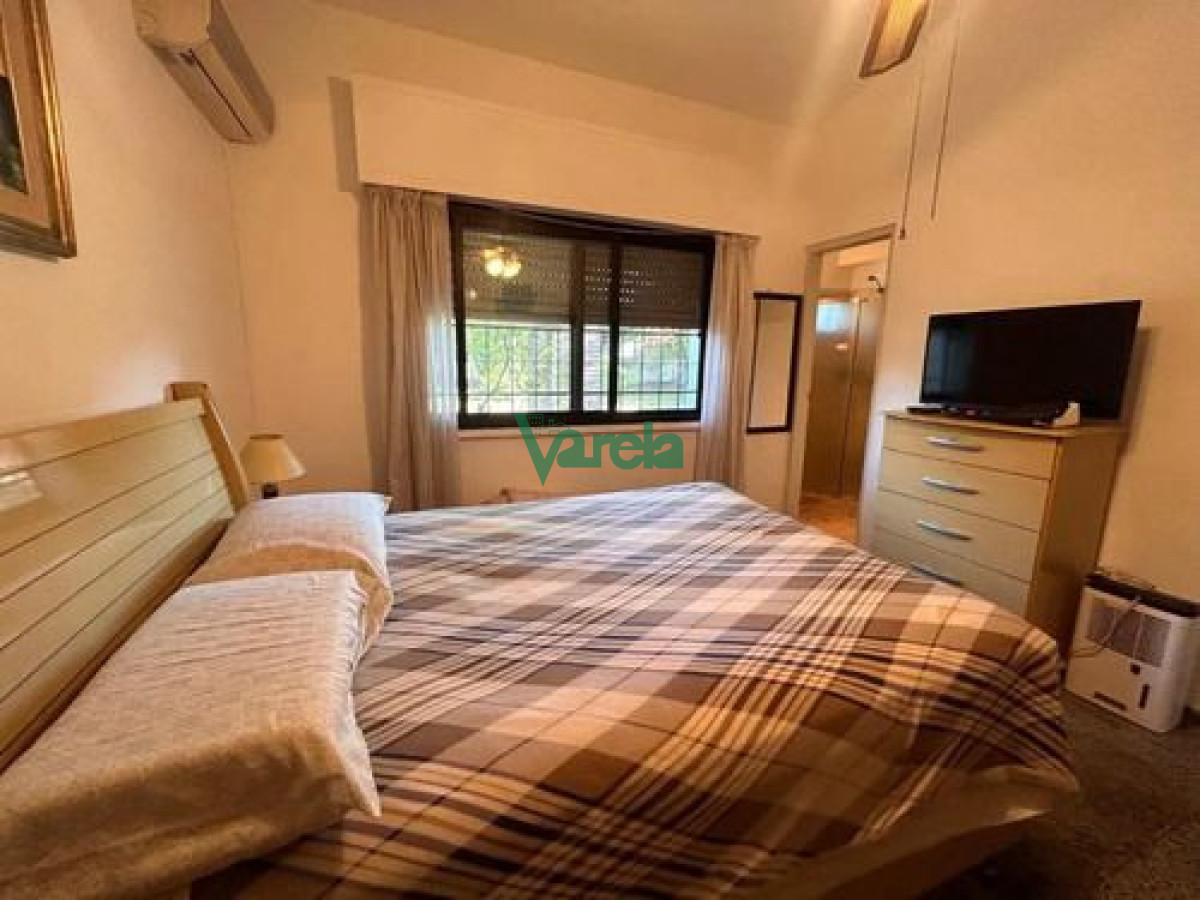 Casa ID.23095 - Casa venta en Pque Carrasco, dos dormitorios, 2 baños, parrillero 