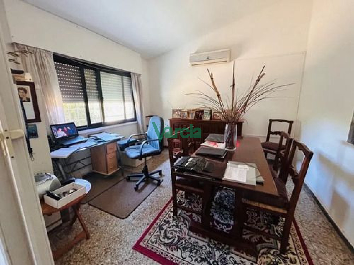 Casa ID.23095 - Casa venta en Pque Carrasco, dos dormitorios, 2 baños, parrillero 