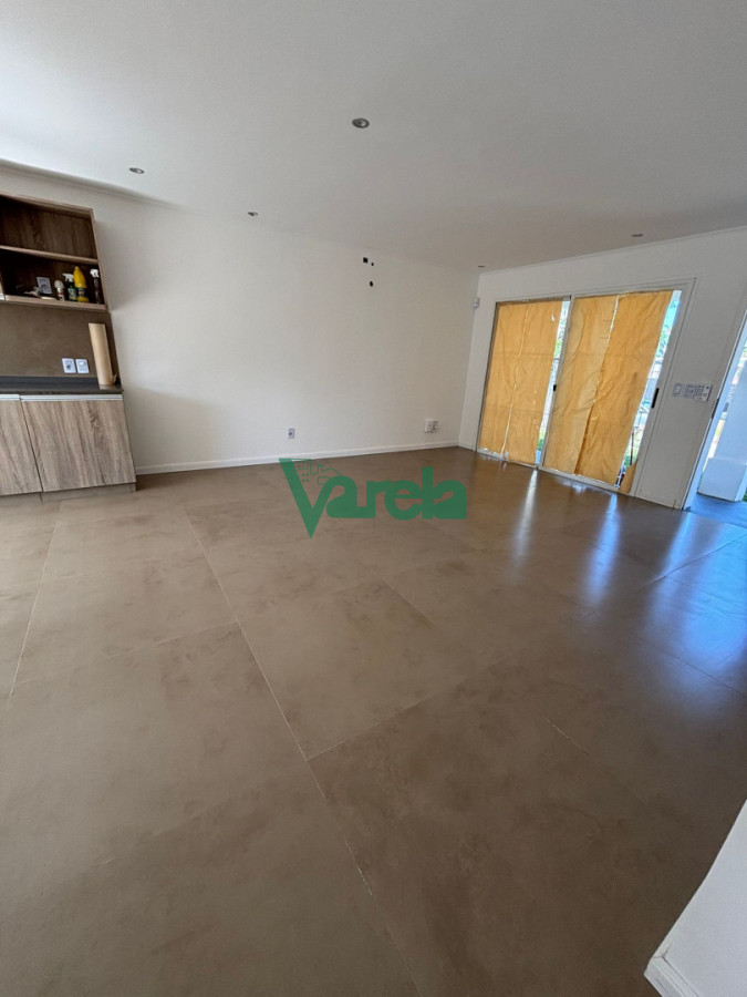 Casa ID.23123 -  Casa en calle Wenceslao Varela 2 dormitorios, garage techado parrillero y gran parque